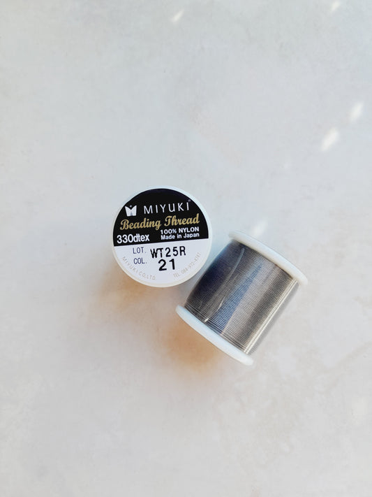 1 bobine de 50m fil nylon MIYUKI couleur Grey medium 21